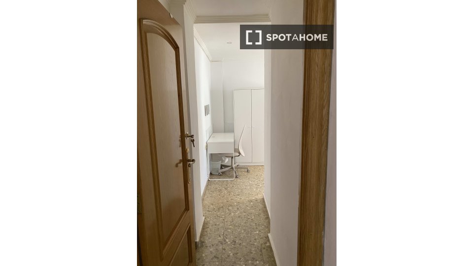 Double room Valencia, 3 beds, 80m² — photo 7