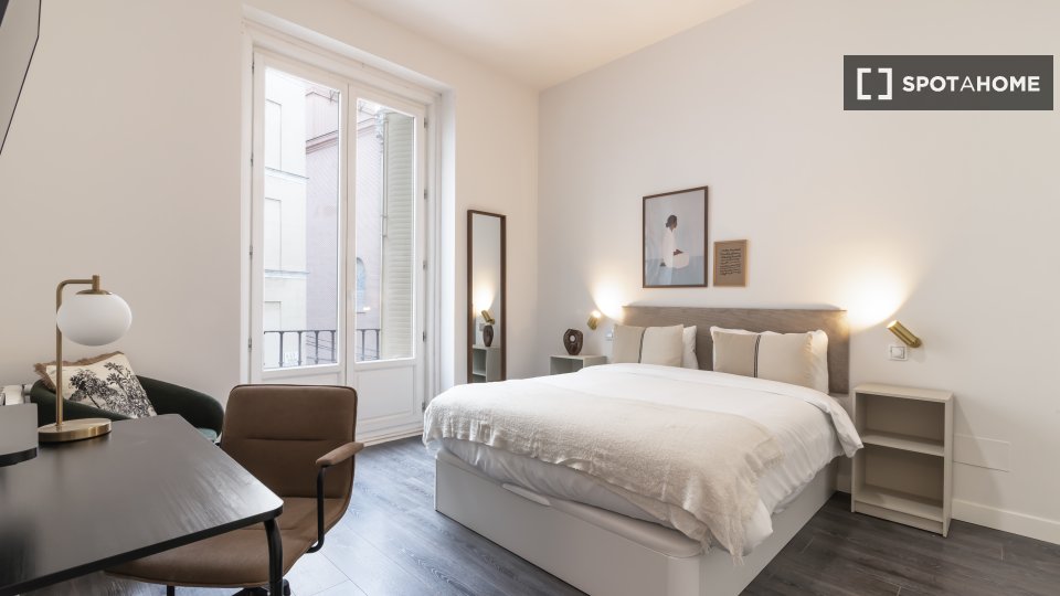 Double room Madrid, 7 beds, 230m² — photo 14