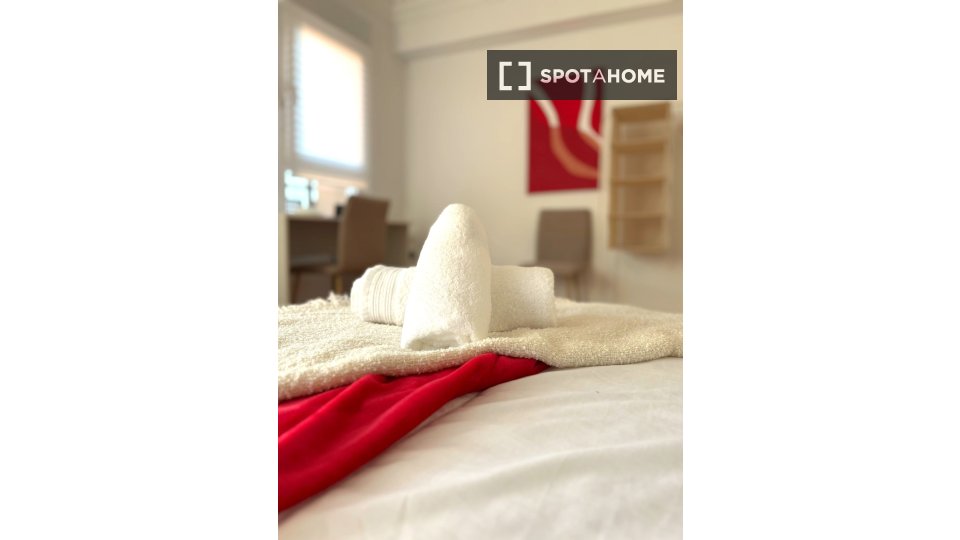Double room Madrid, 7 beds, 160m² — photo 22