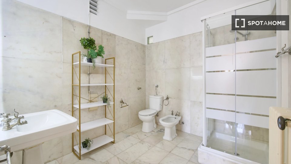 Double room Lisbon, 7 beds — photo 18