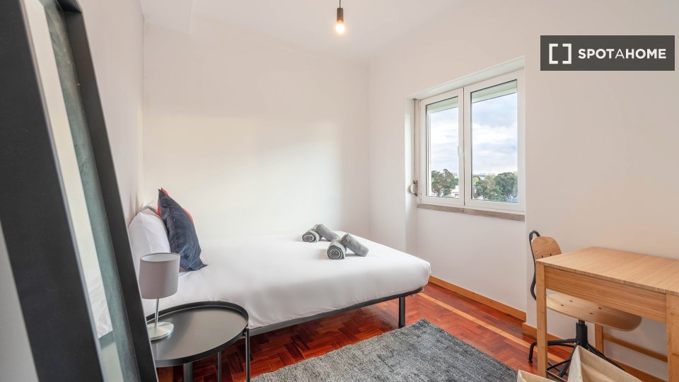 Double room Lisbon, 3 beds — photo 10