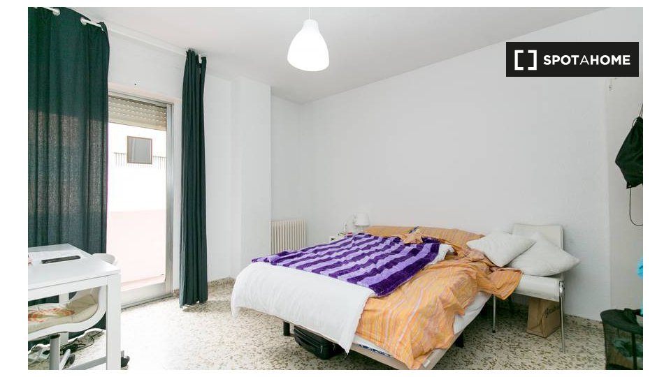 Double room Granada, 5 beds, 120m² — photo 1