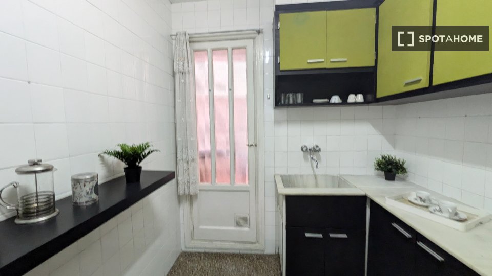 Double room Valencia, 4 beds, 100m² — photo 18