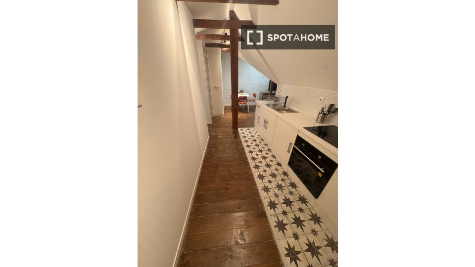 Apartment Lisbon, 2 beds, 80m² — photo 13