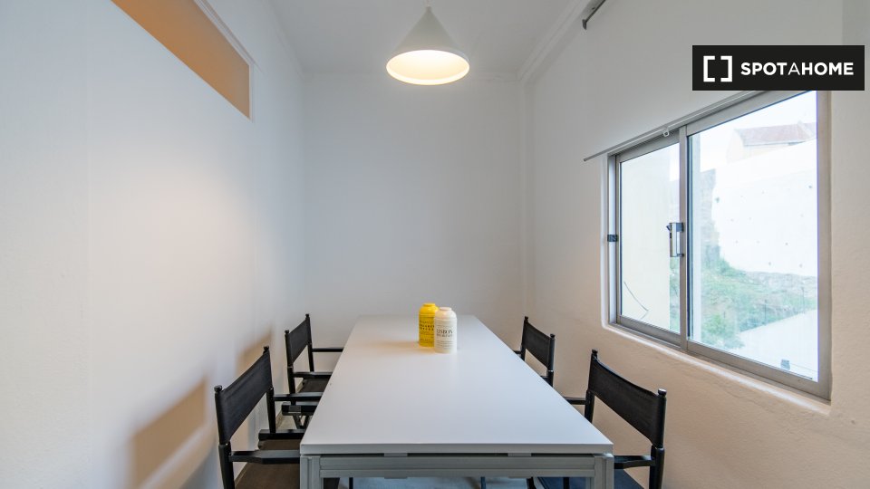 Double room Lisbon, 6 beds, 117m² — photo 11