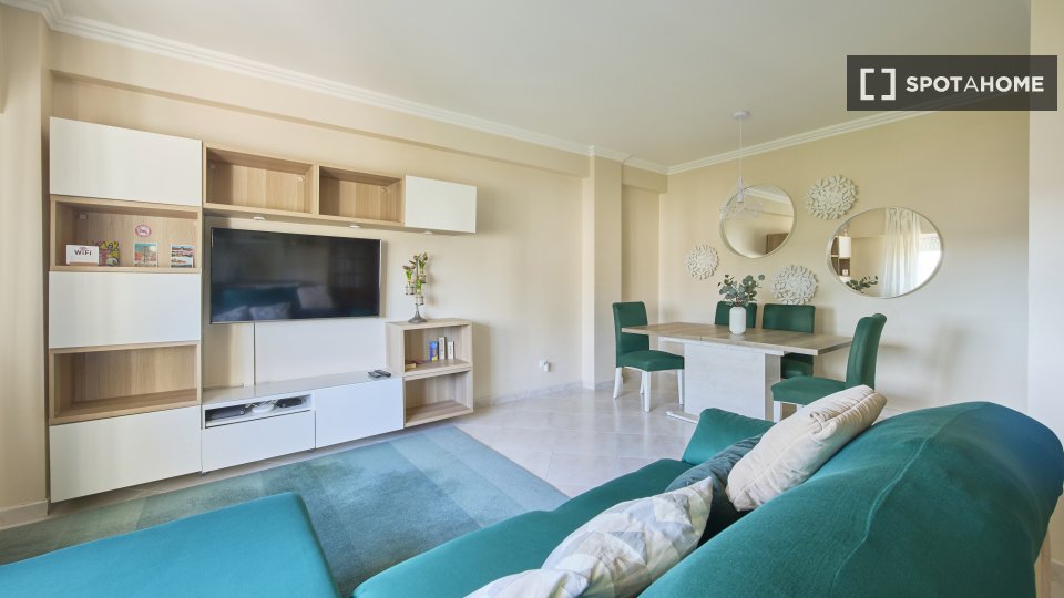 Apartment Lisbon, 2 beds, 90m² — photo 17