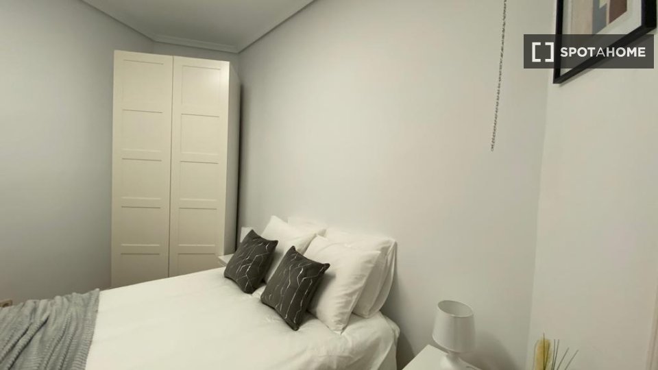 Double room Madrid, 5 beds — photo 2