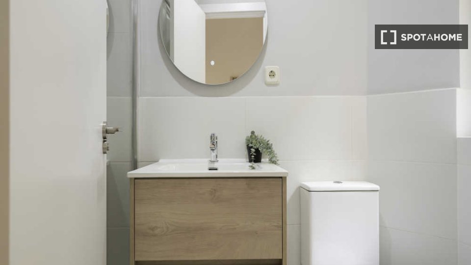 Double room Madrid, 4 beds — photo 24