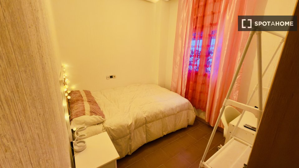 Double room Valencia, 3 beds — photo 7