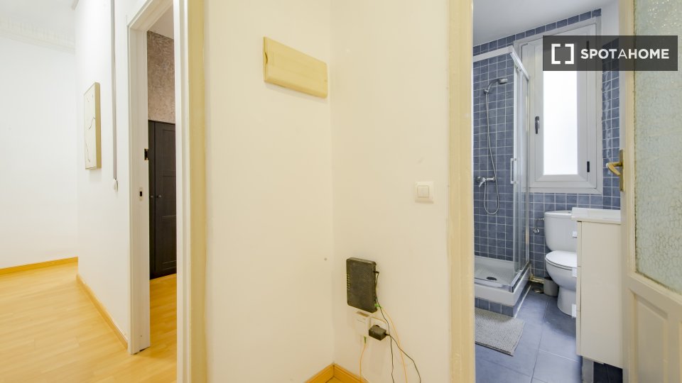 Double room Madrid, 4 beds, 70m² — photo 17