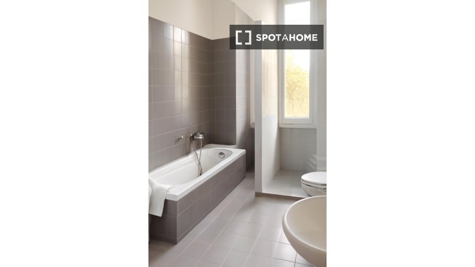 Double room Milan, 3 beds — photo 7