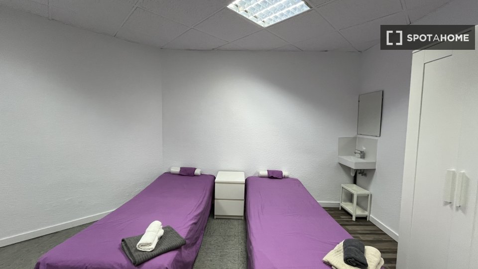 Double room Barcelona, 13 beds, 290m² — photo 10