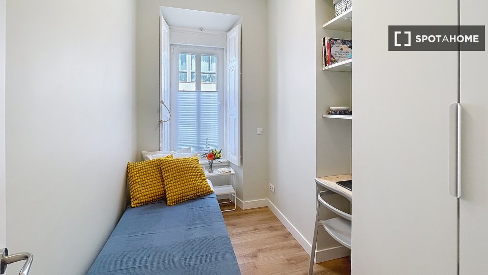 Apartment Lisbon, 2 beds, 82m² — photo 11