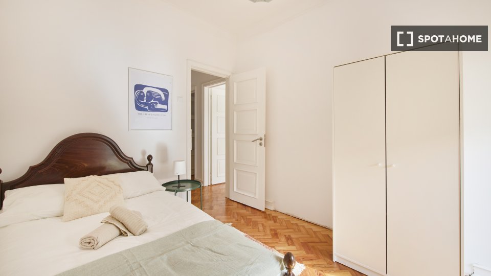 Double room Lisbon, 6 beds — photo 19