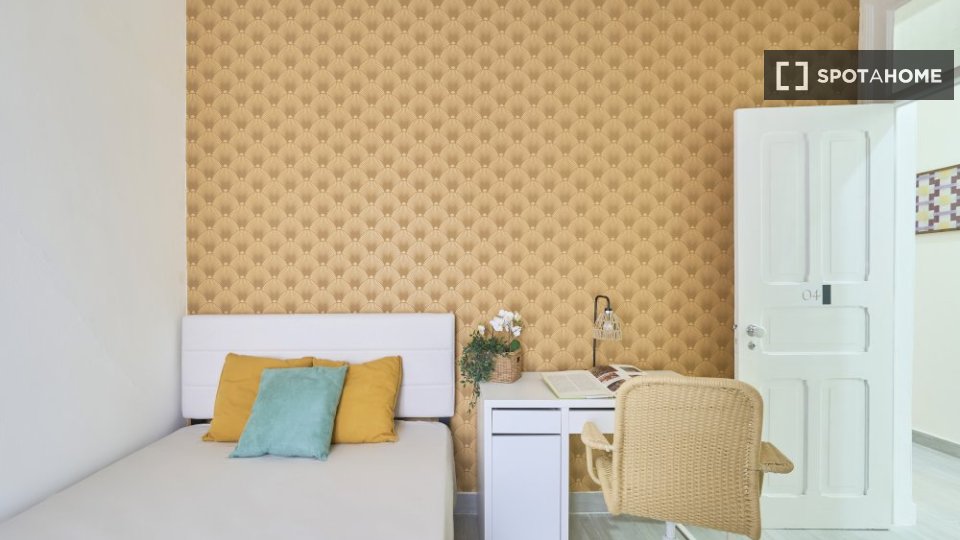 Double room Lisbon, 5 beds — photo 12