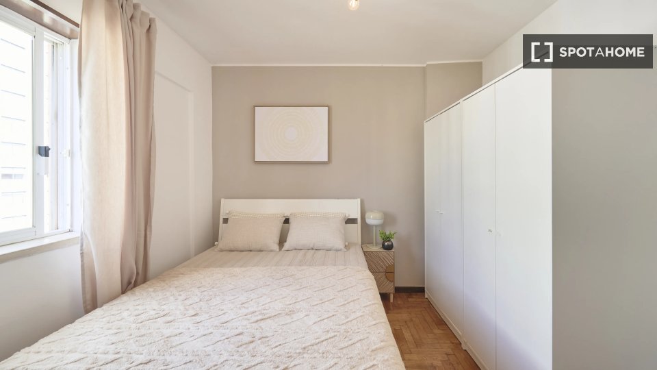 Double room Lisbon, 5 beds — photo 11