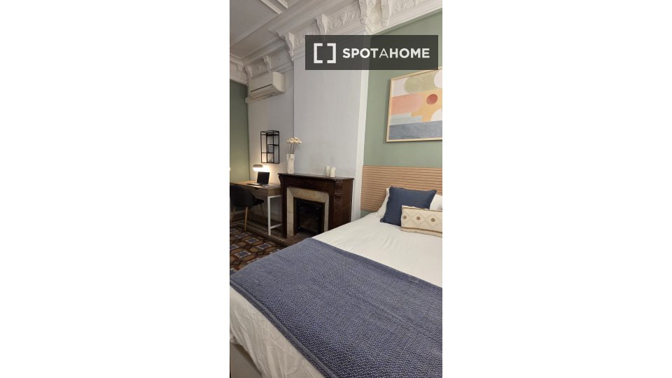 Double room Barcelona, 10 beds, 210m² — photo 8