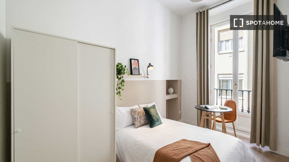 Double room Madrid, 16 beds — photo 39