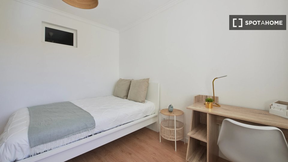 Double room Lisbon, 4 beds — photo 2