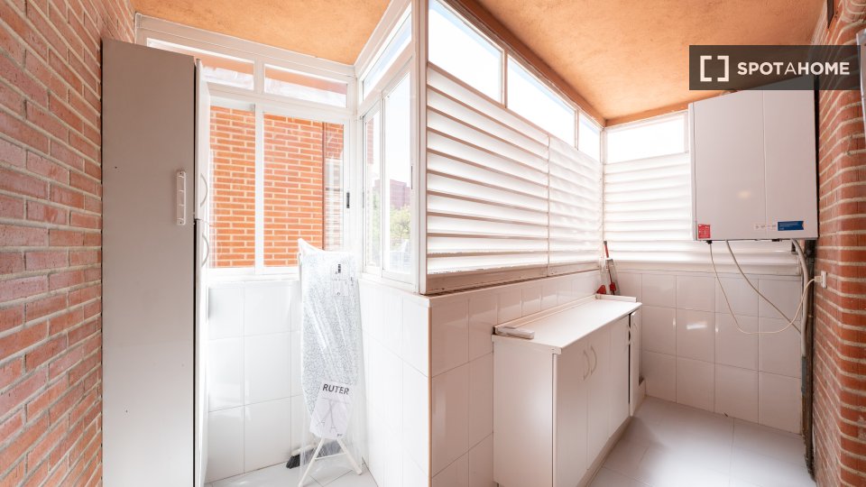 Double room Madrid, 5 beds — photo 3