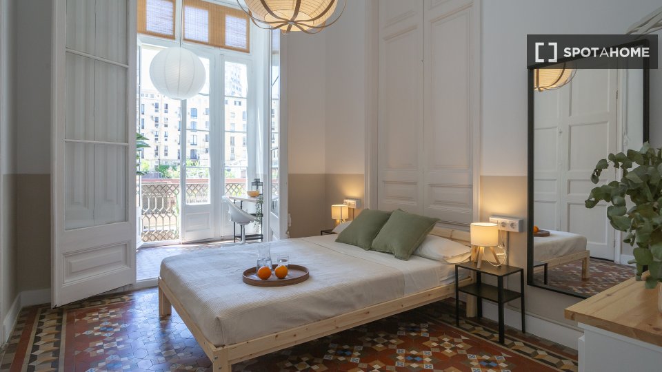 Double room Barcelona, 8 beds, 239m² — photo 9