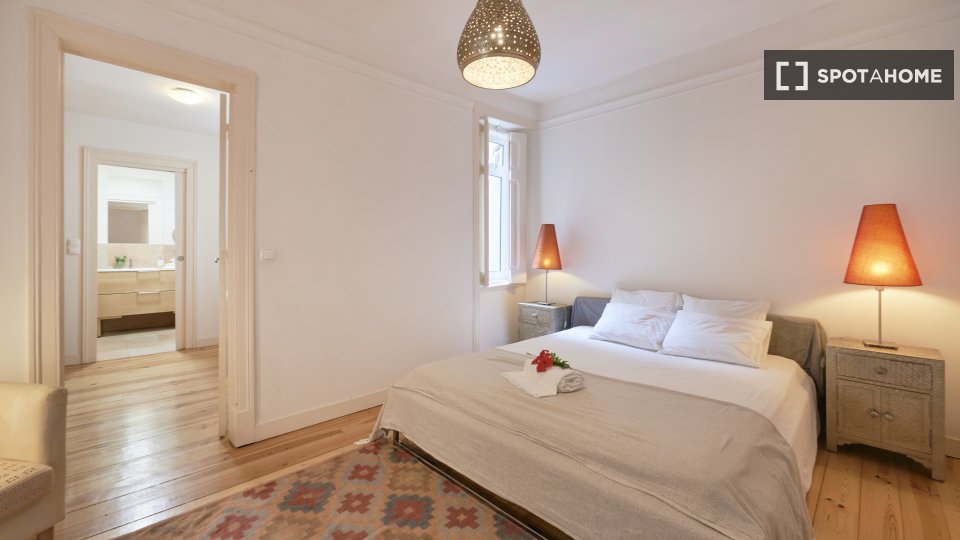 Double room Lisbon, 3 beds, 150m² — photo 30