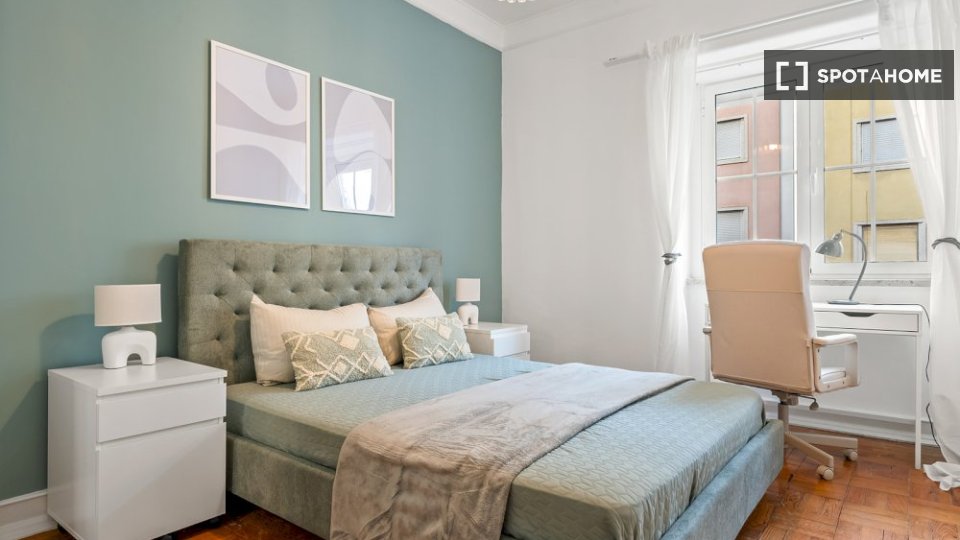 Double room Lisbon, 5 beds — photo 1