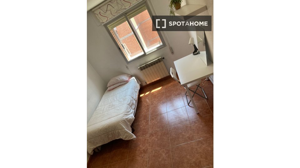 Double room Madrid, 4 beds — photo 11