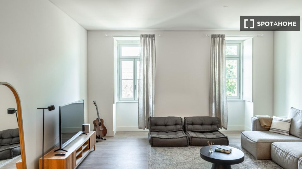 Apartment Lisbon, 2 beds, 136m² — photo 19