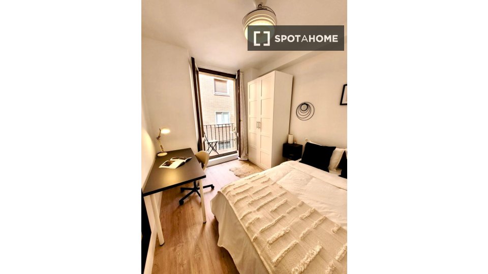 Double room Madrid, 5 beds — photo 3