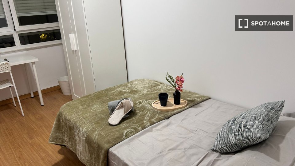Double room Madrid, 5 beds, 95m² — photo 4