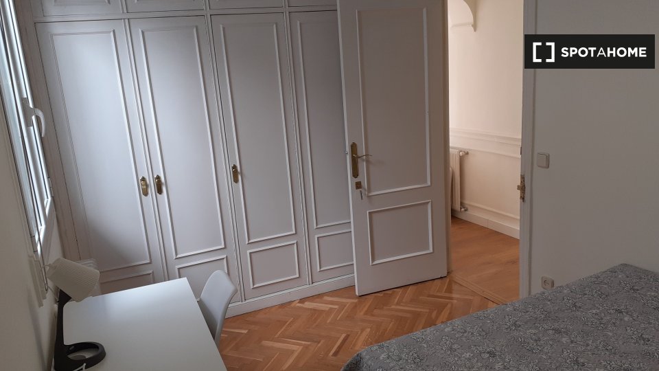 Double room Madrid, 5 beds — photo 13