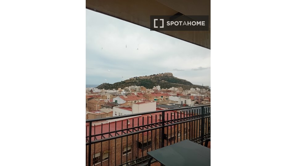 Double room Alicante, 5 beds, 140m² — photo 5