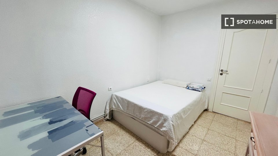 Double room Alicante, 4 beds, 150m² — photo 6