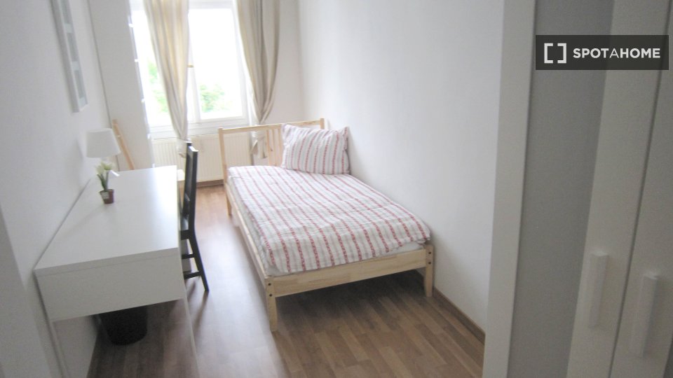 Double room Berlin, 3 beds, 43m² — photo 6