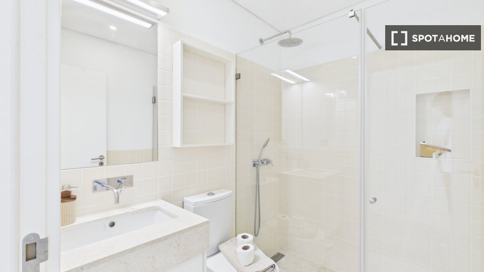 Apartment Lisbon, 2 beds, 62m² — photo 6