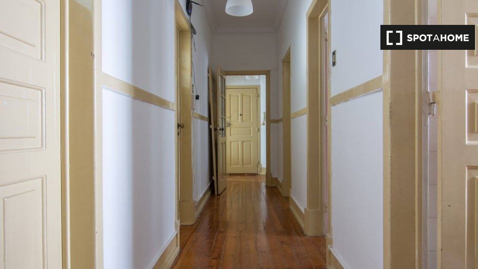 Double room Lisbon, 7 beds — photo 42