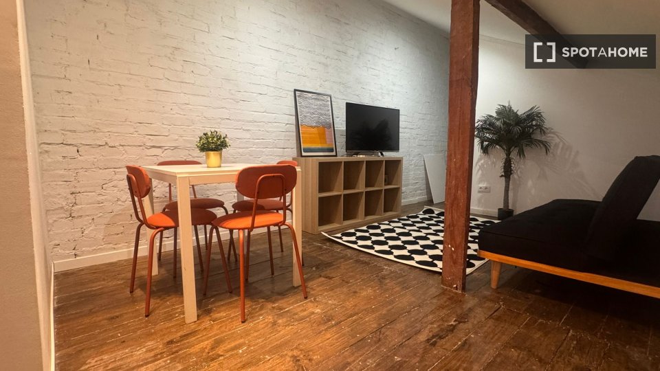 Apartment Lisbon, 2 beds, 80m² — photo 11