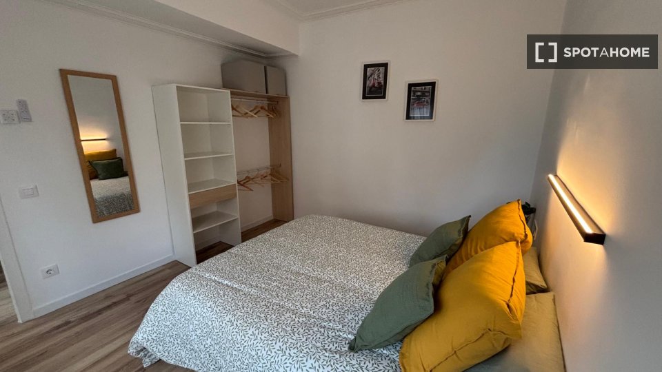 Apartment Barcelona, 4 beds, 86m² — photo 12