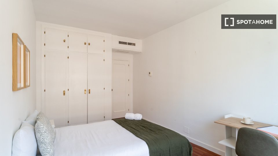 Double room Madrid, 7 beds — photo 24