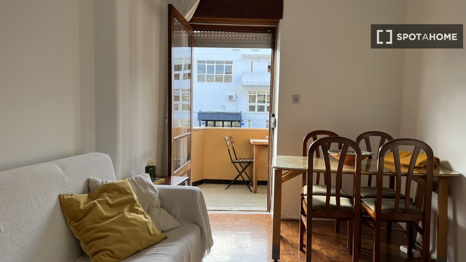 Double room Lisbon, 4 beds, 100m² — photo 14