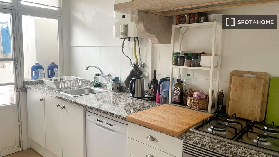 Double room Lisbon, 2 beds, 80m² — photo 5