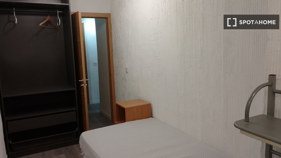 Double room Madrid, 4 beds, 80m² — photo 19
