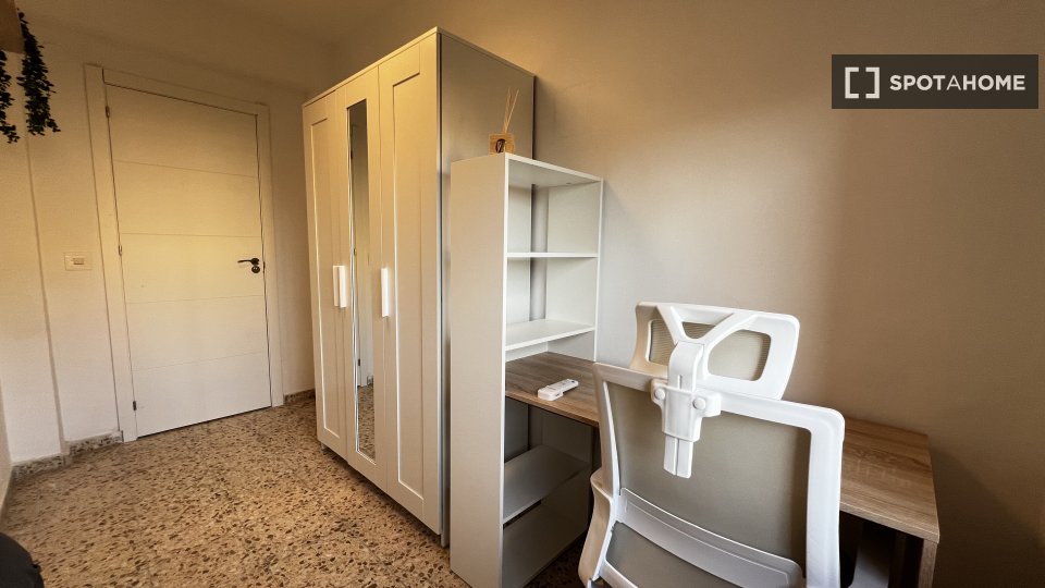 Double room Valencia, 5 beds — photo 11
