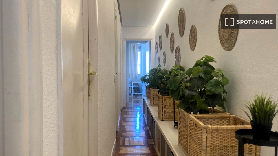 Double room Madrid, 5 beds, 140m² — photo 22