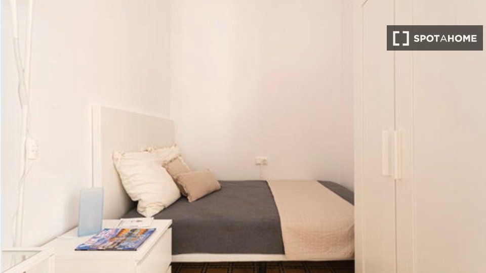 Double room Barcelona, 4 beds, 75m² — photo 10