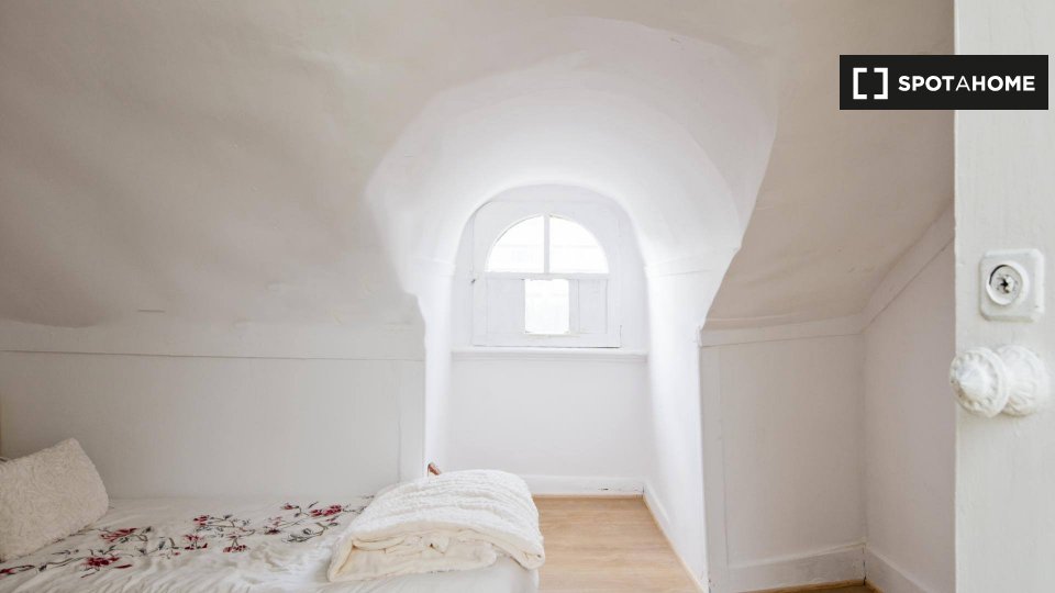Double room Lisbon, 4 beds — photo 9