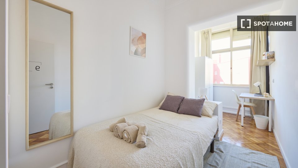 Double room Lisbon, 11 beds — photo 47