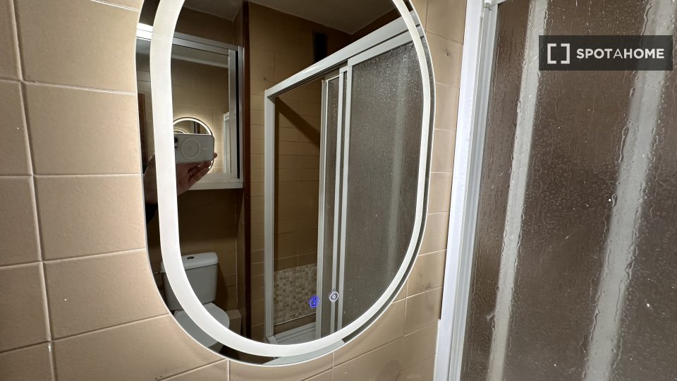 Double room Madrid, 5 beds, 110m² — photo 16