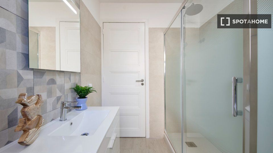 Double room Lisbon, 4 beds — photo 12